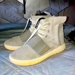 Yeezy 750 Boost size 9